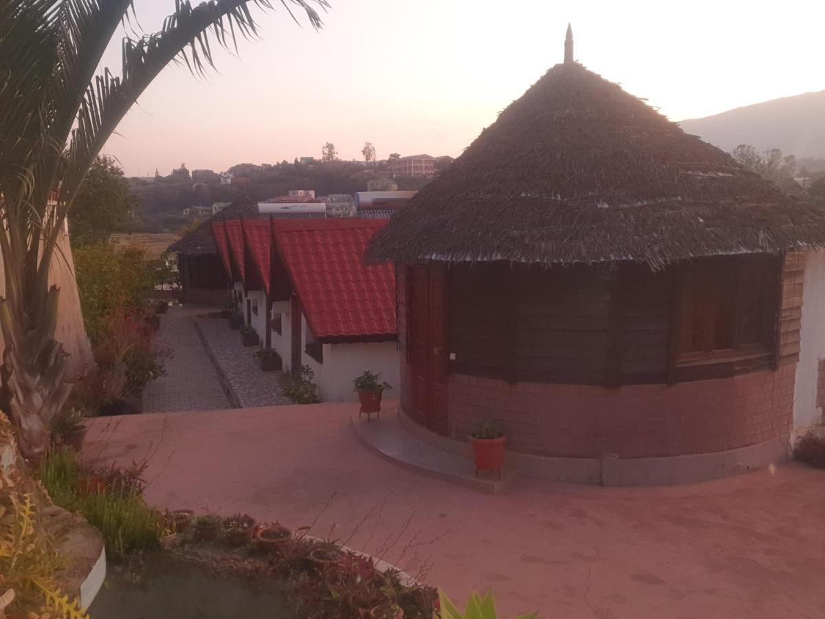 Hotel-Restaurant La Piscine Escapade Ambositra Exterior photo